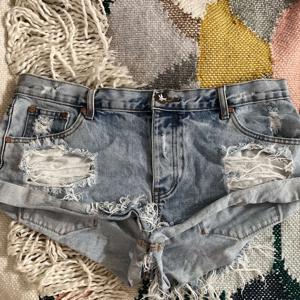 One Teaspoon distressed shorts sz 32